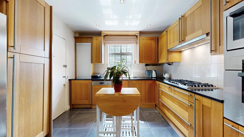 Stunning Apartment Frognal Lane, Hampstead